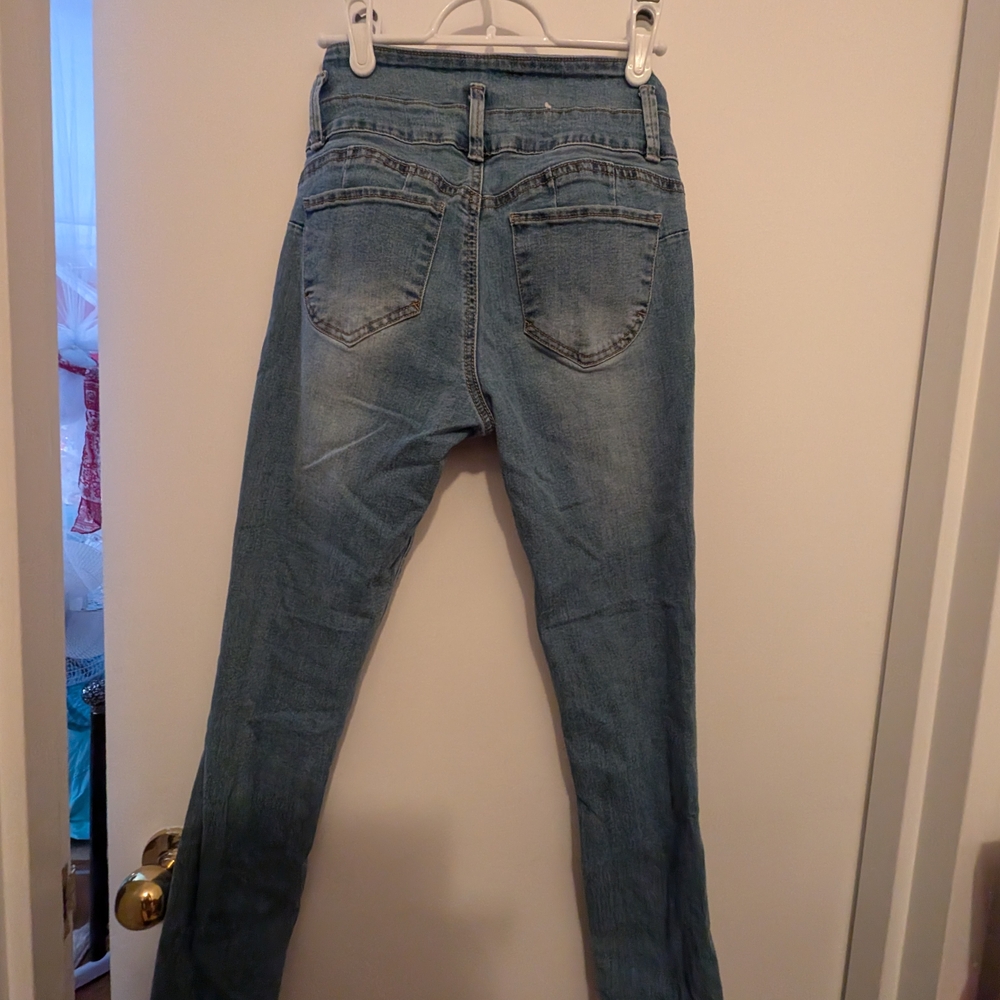 Stylish High Rise Distressed Denim Jeans - Picture 4 of 5
